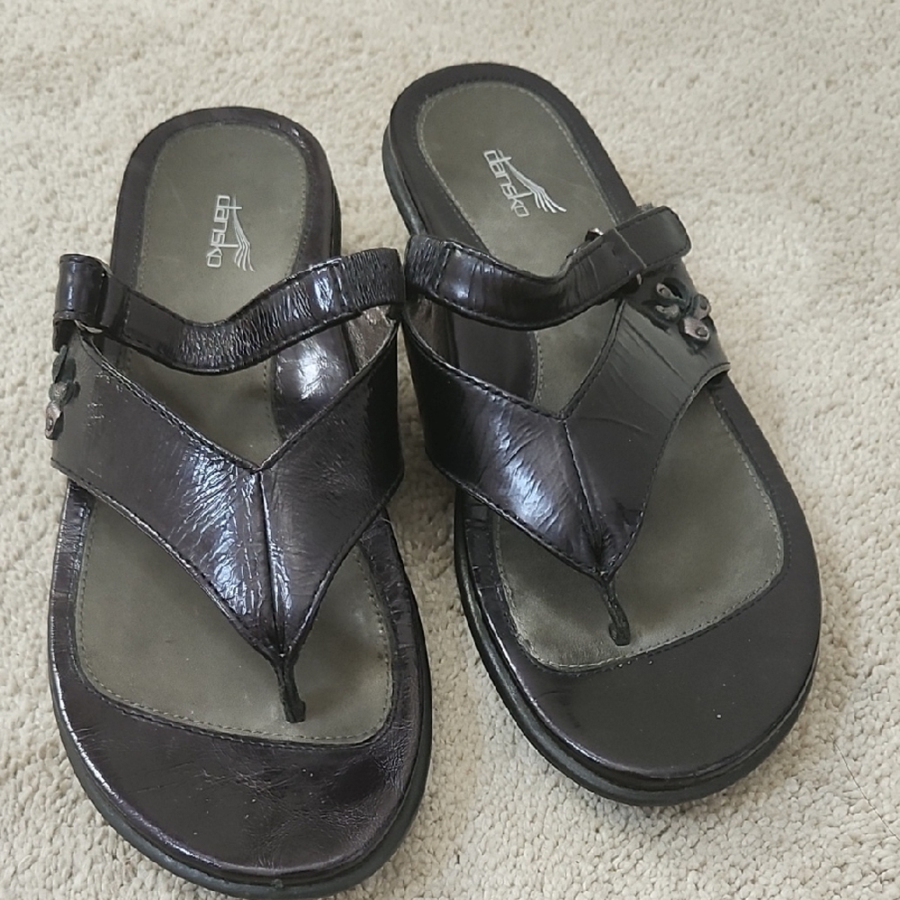 Dansko Black Patent Leather Women's Sandals